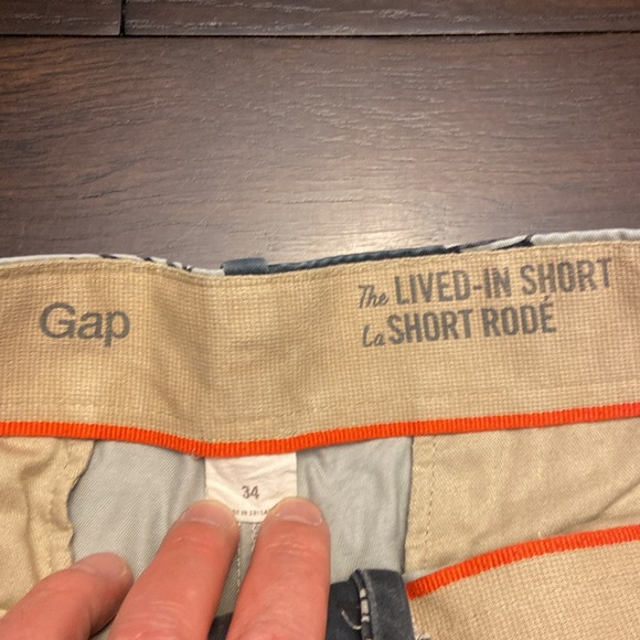 GAP - Lived in Shorts - 34w - Condition 7/10 - Picture 4 of 5